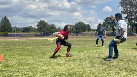 Imparte IDET capacitación sobre tochito NFL a profesores de educación física imagen 1