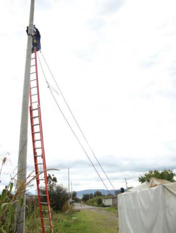 Realizan ampliación de red eléctrica en Tlalcuapan