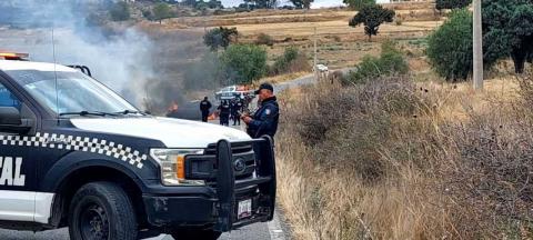 Tlaxcala si existe, narcobloqueo y quema de unidad en la carretera Ixtacuixtla–Atotonilco