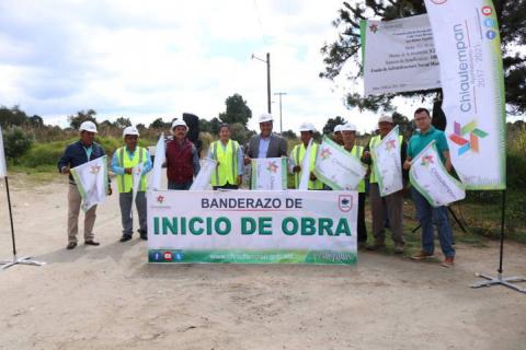 Héctor Domínguez Rugerio da banderazo de inicio para la construcción de adocreto Tepatlaxco imagen 1