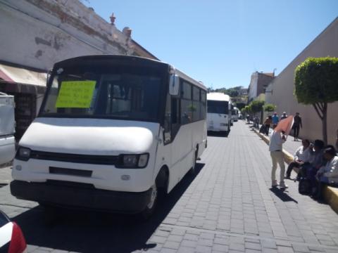 Insisten feligreses de Ayometla en relevo de su párroco y se manifiestan imagen 2
