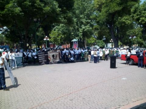 Se manifiestan en Día del Trabajo