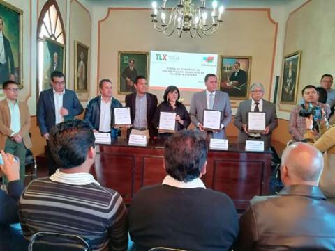 Firma Ayto. capitalino e Icatlax convenio de capacitación en DH imagen 1