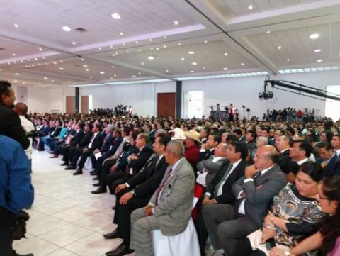 Ejecutivo menosprecia a diputados locales en su informe