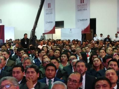 Asiste alcalde de Tequexquitla a Segundo Informe de Gobierno de Mena