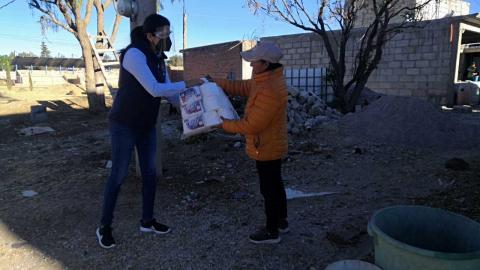 Entregan a ciudadanos de Tetla donación de insumos sanitarios por parte de la empresa kimberly Clark imagen 4