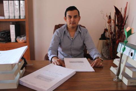 Alcalde da certeza jurídica sobre su patrimonio a 150 familias del municipio imagen 1