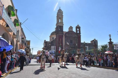 Alcalde encabezo el desfile del 107 aniversario de la Revolución Mexicana imagen 2