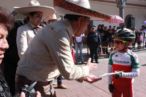 Alcalde encabezo el desfile del 107 aniversario de la Revolución Mexicana imagen 3