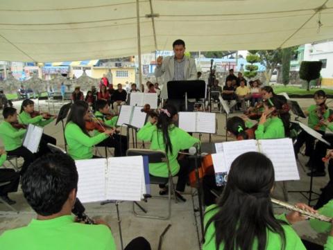 Engalana Orquesta Sinfónica Infantil feria de Tetlanohcan imagen 3