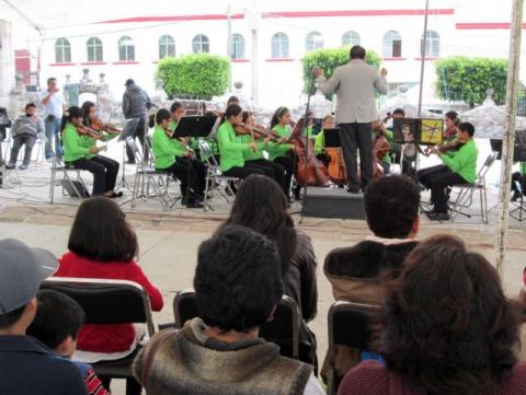 Engalana Orquesta Sinfónica Infantil feria de Tetlanohcan imagen 4