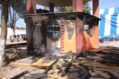 Pobladores de Texoloc se inconforman por la demolición del kiosco imagen 1