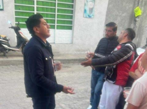 Deja el trago alcalde de Mazatecochco y se deslinda de sus aguas negras