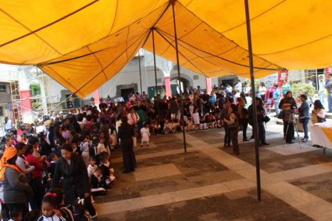 Badillo Jaramillo entrega uniformes a niños de preescolar del municipio imagen 3