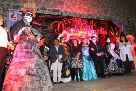 Ayuntamiento impulsa las tradiciones de Día de Muertos con un festival imagen 1