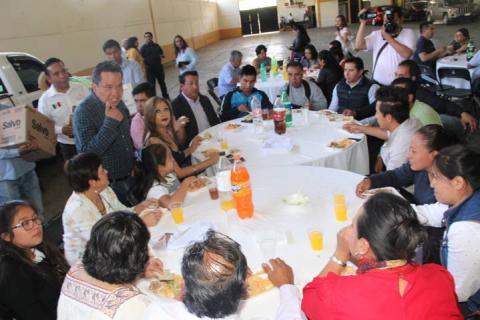Ayuntamiento de Xaloztoc festejo en grande a los maestros en su día imagen 1