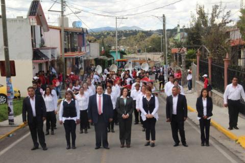 Alcalde encabezó el tradicional desfile de Feria del Mole en su 2da edición imagen 2