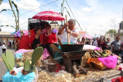 Alcalde encabezó el tradicional desfile de Feria del Mole en su 2da edición imagen 1