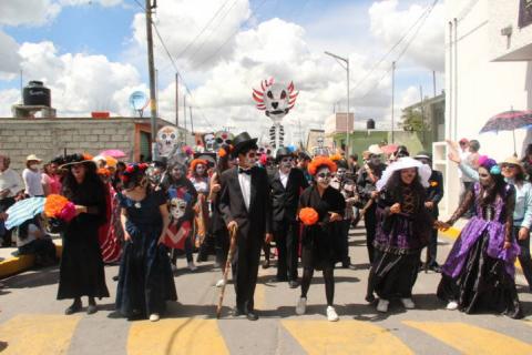 Alcalde encabezó el tradicional desfile de Feria del Mole en su 2da edición imagen 3