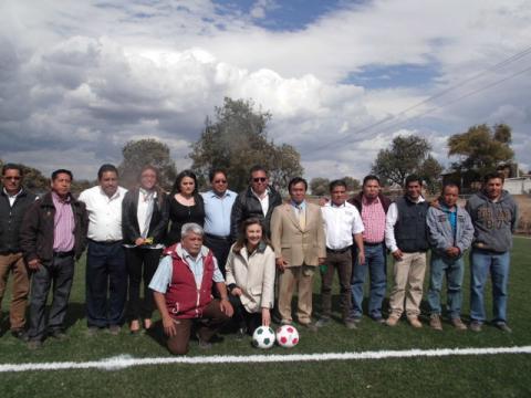Xaloztoc estrena cancha de futbol rápido imagen 1