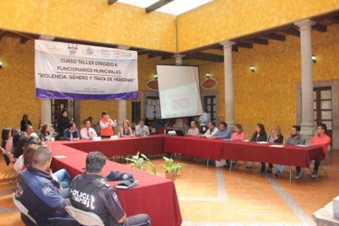 Sensibilizan a Funcionarios de Calpulalpan contra trata de personas imagen 5