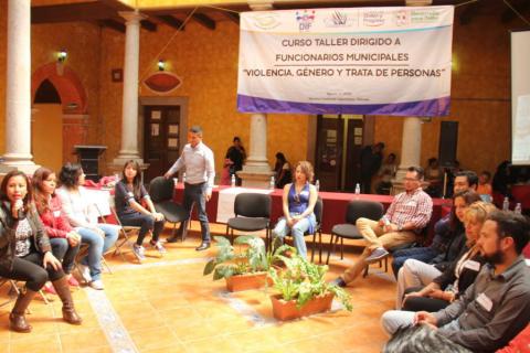 Sensibilizan a Funcionarios de Calpulalpan contra trata de personas imagen 6