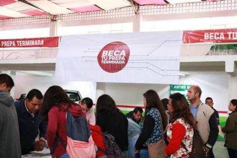 Entrega Gobierno del Estado estímulos de “Beca tu prepa terminada” en Chiautempan imagen 3