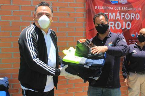 Entregan uniformes a personal de Protección Civil de Tetla imagen 1