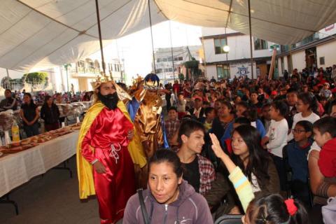 Vamos a seguir trabajando a favor de los niños son nuestro futuro: alcalde imagen 3