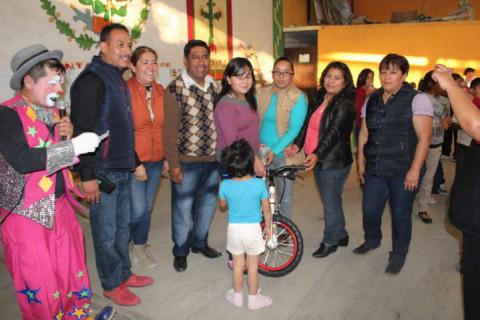 SMDIF y Ayuntamiento llevaron alegría a los niños en el Día de Reyes imagen 1