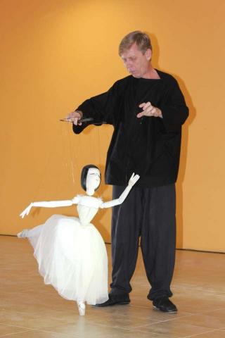 Las marionetas de Nikolai Zykov robaron sonrisas a cientos de personas imagen 3