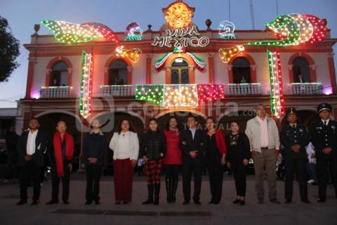 La fijación del Bando y el encendido de las luces iniciamos el mes patrio: alcalde imagen 2
