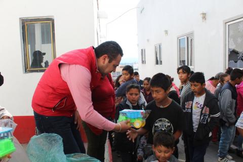 Ayuntamiento y SMDIF festejaron a los niños en el Día de Reyes Magos imagen 4