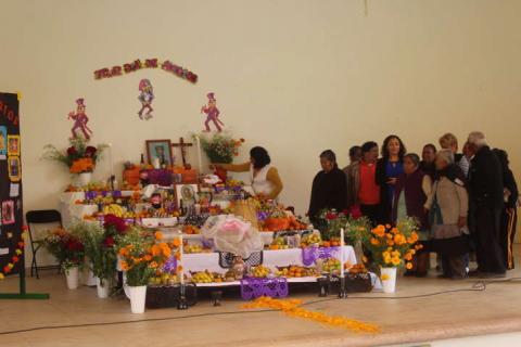 Las tradiciones de Día de Muertos, serán un legado para nuestros hijos: AFP imagen 2