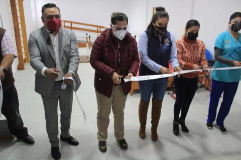 Entrega alcalde de Tetla Ampliación de Unidad Básica de Rehabilitación imagen 1