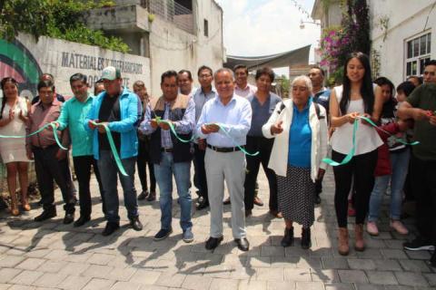 Alcalde mejora la imagen urbana de la 2da Priv. De la calle principal imagen 1