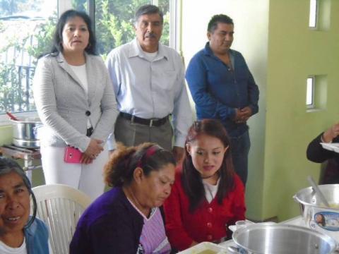 Asiste alcaldesa a demostración de alimentos en Axocomanitla imagen 1