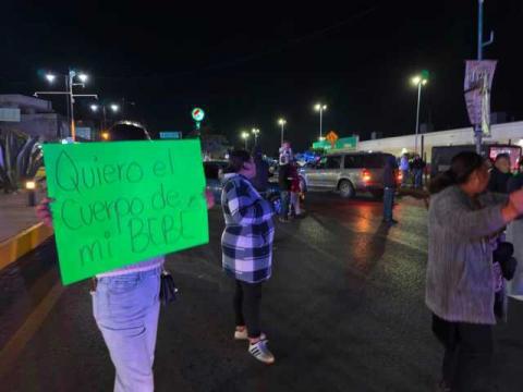 Chava escucha a familia que perdió su bebé, interviene ante la FGJE y ofrece cubrir gastos funerarios