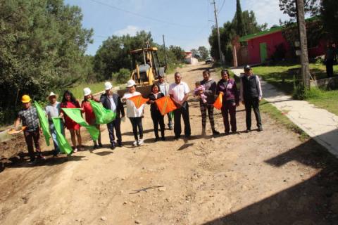 Carin Molina mejora la vialidad de la 5 de mayo del barrio de Metecatlan imagen 2