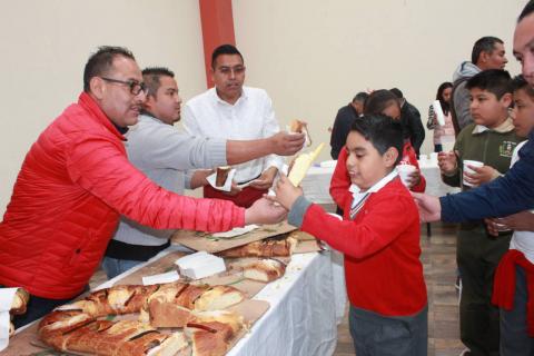 Alcalde llevo alegrías y arranco sonrisas a cientos de niños en el Día de Reyes imagen 4
