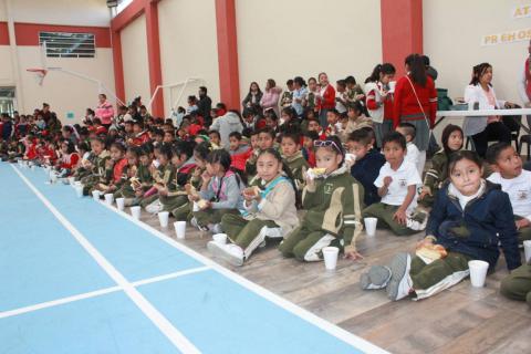 Alcalde llevo alegrías y arranco sonrisas a cientos de niños en el Día de Reyes imagen 2