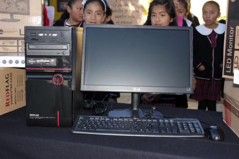 Entrega Alcalde de Calpulalpan equipo de cómputo a primaria imagen 7