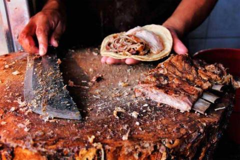Se intoxica familia tras comer tacos de buche, en Chiautempan