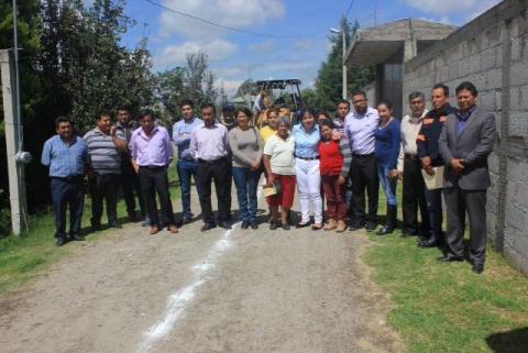 Alcaldesa de Axocomanitla, da inicio a la ampliación de red de drenaje y agua potable imagen 1
