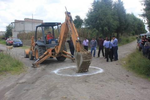 Alcaldesa de Axocomanitla, da inicio a la ampliación de red de drenaje y agua potable imagen 2