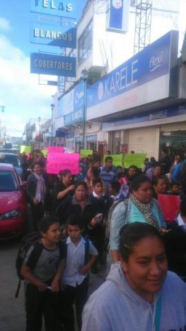 Padres de familia de alumnos de Primaria denuncian daños y piden reparación inmediata imagen 4