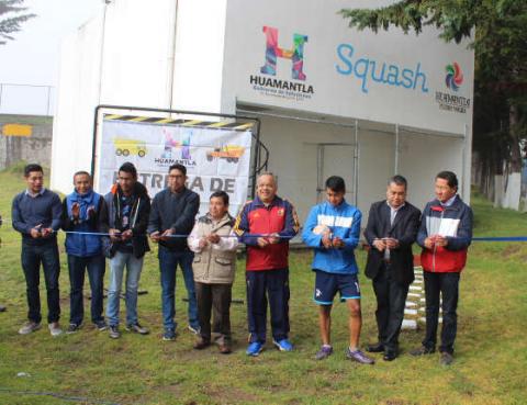 Entrega alcalde Aguilar más espacios deportivos en Huamantla imagen 2
