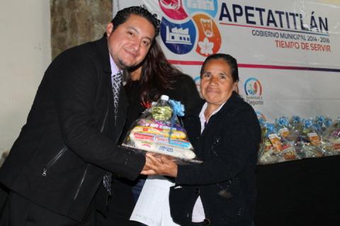 Entrega SMDIF Apetatitlán 200 despensas a familias vulnerables imagen 1
