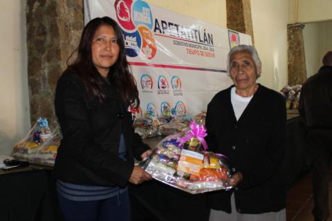 Entrega SMDIF Apetatitlán 200 despensas a familias vulnerables imagen 4