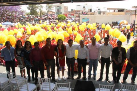 Espectacular carnaval de payasos y casamenteros reunió a miles de visitantes imagen 1